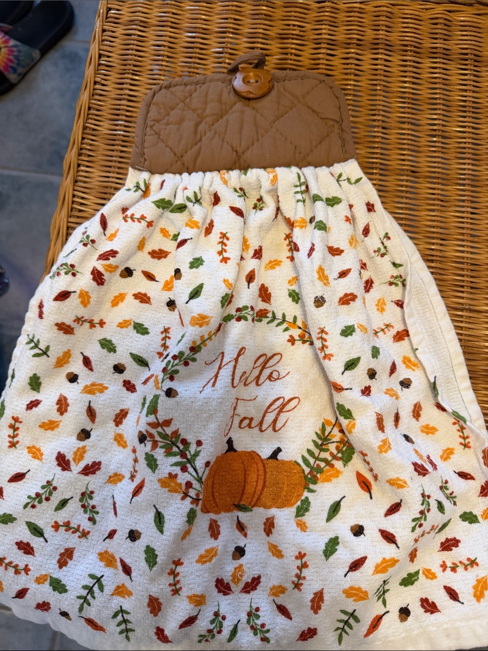 Martha Stewart Fall Embroidered Autumn Hanging Hand Towel w button for kitchen